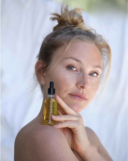 Vitamin C Glow Face Elixir, Hydrating Anti-Aging Face Oil for Sensitive Skin, Brightening & Nourishment | Organic, Plant-Based Facial Oil, Pollution Defense & Natural Glow | USA Made–1.69 fl oz