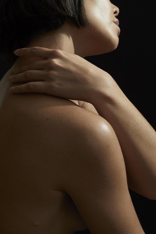 Aromatherapy Associates Mini Shower Oil Travel & Discovery Collection. 4 Premium Shower Oils (50ml each) and Handy Travel Case. Includes Revive, De-Stress, Muscle and Rose Blends (1 count)