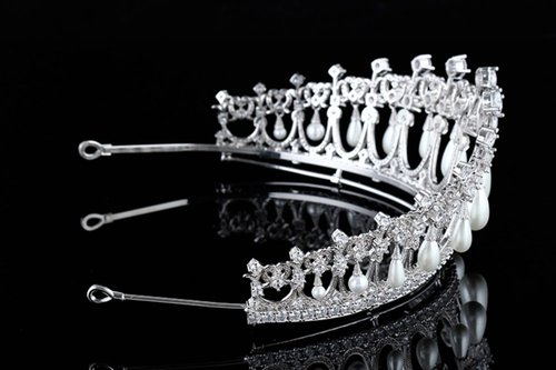 Princess Pearl Crowns Cubic Zirconia Queen Tiaras for Bride Headdress Vintage Birthday Prom Pageant Wedding Tiaras and Crowns Silver Crystal Bridal Hair Accessories (Silver 1)