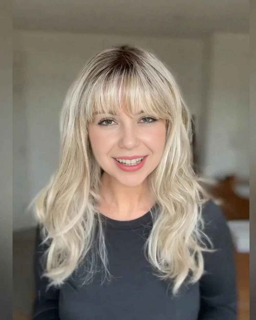 WIGYY Long Blonde Wig with Bangs for Women – Layered Shoulder-Length Synthetic Wig, Natural Wavy Heat-Resistant Hair, Glueless Cap for Daily Wear