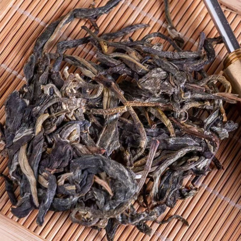 Banzhang Ancient Tree Sheng Pu'er Tea Cake - 357g Raw Pu-erh