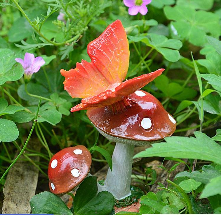 Small Mushroom Resin Decoration - Rustic Garden and Home Ornament