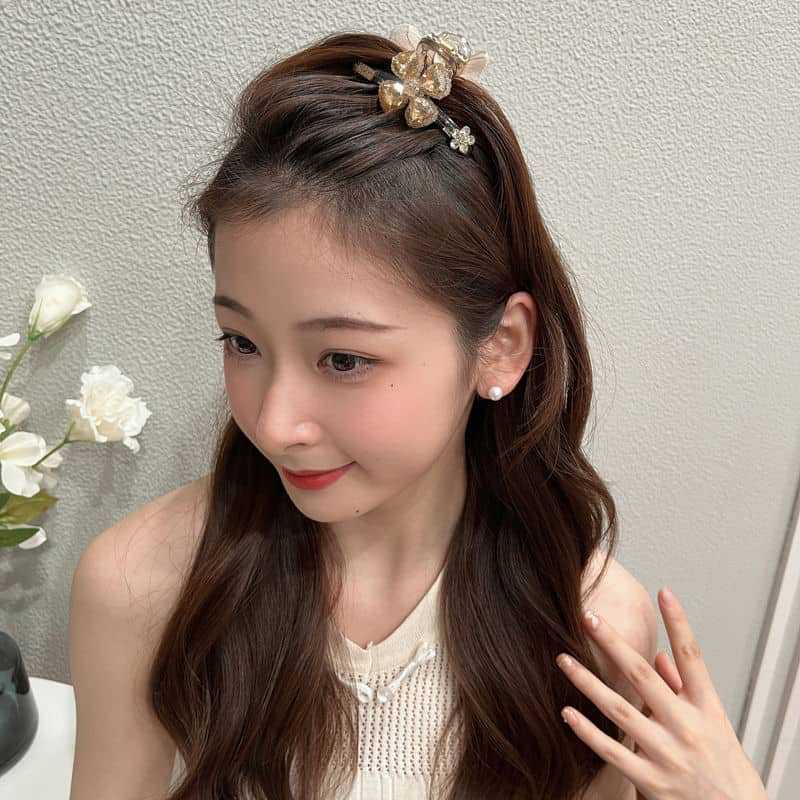 Acrylic Jaw Clip with Diamond Bow Design - Medium Hair Accessory
