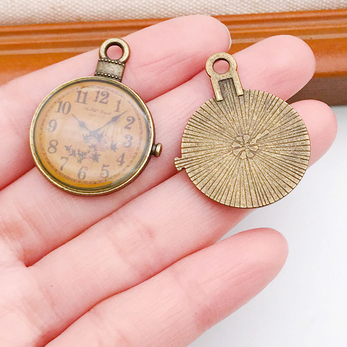 Steampunk Gear Retro Clock Pendant - Mechanical Jewelry Accessory