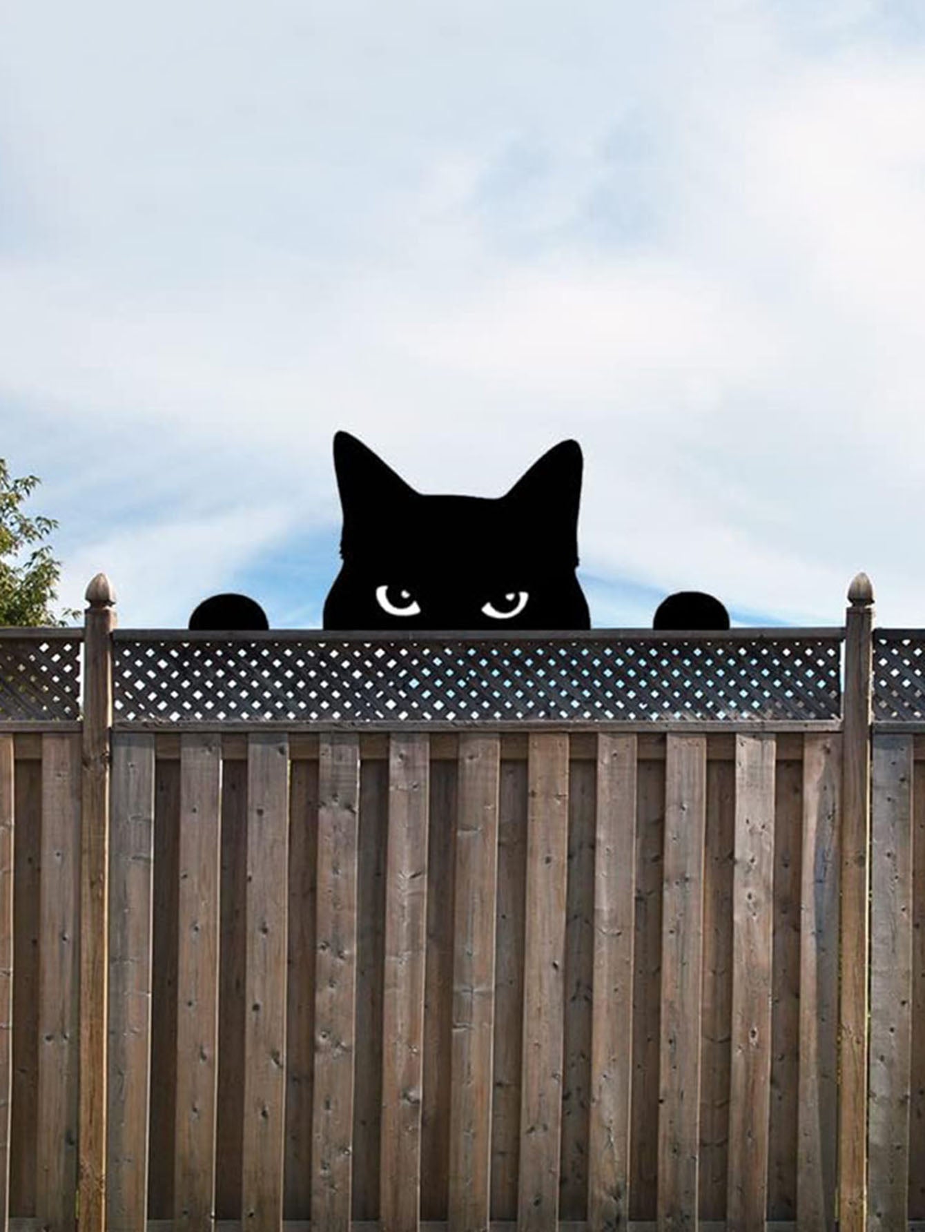 Whimsical Metal Cat Garden Decor for Outdoor Spaces