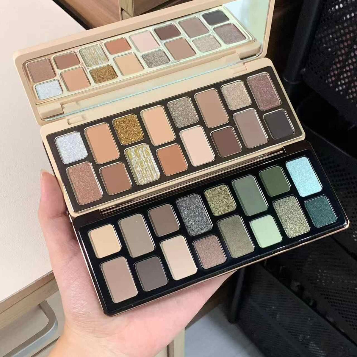 16-Color Eyeshadow Palette Matte and Shimmer Finishes for Makeup and Cosplay