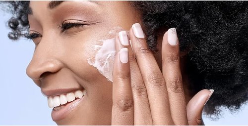 MōMI Vitamin C Serum with Bakuchiol. Brightening, firming, helps with hyperpigmentation. Contains 20% THD Ascorbate, HA, Ferulic Acid, Vitamin E and Bakuchiol,