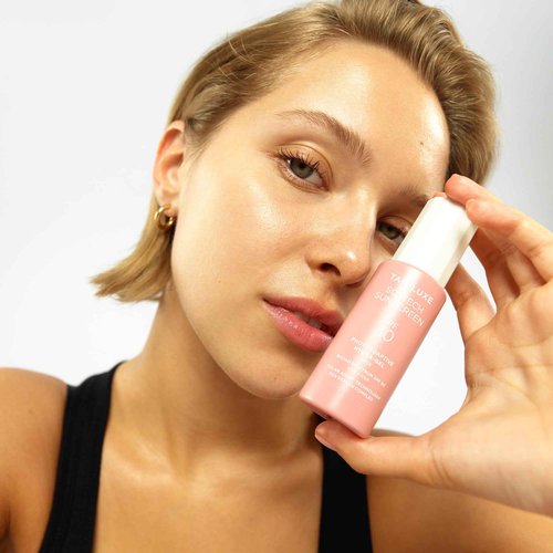 Tan-Luxe Sci-Tech Sunscreen SPF 50, Lightweight Photoadaptive Hydra-Gel Face Sunscreen, Clear, Non-Greasy, Broad Spectrum UVB & UVA Protection, Vegan & Fast-Drying, 1.69 fl. oz/50 ml Bottle