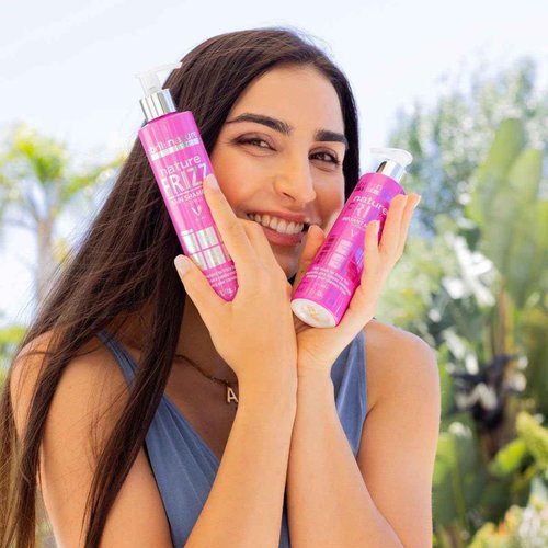 abril et nature - Professional Anti-Frizz Hair Care Set - Hydrates and Maintains Smooth Hair - Shampoo, Conditioner, and Serum Pack for Frizzy Hair - Softer and Shiner Hair - 550 ml/18,59oz