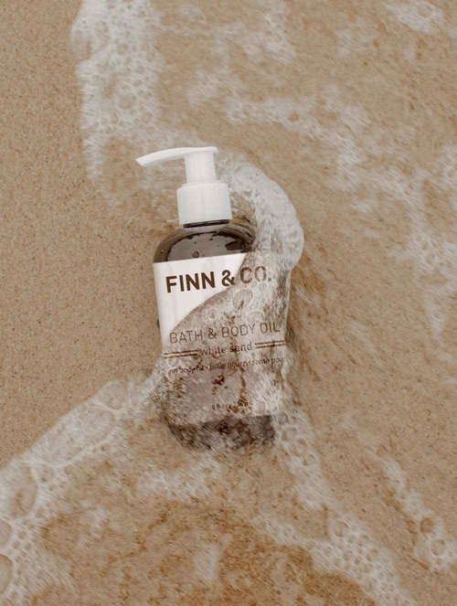 FINN & CO. White Sand Bath & Body Oil - Lightweight & Moisturizing Formula with Jojoba & Apricot Oils - Fast Absorbing, Paraben Free, Cruelty Free - Beach Inspired Fragrance | 8 oz