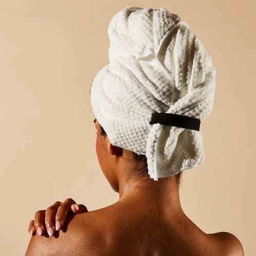 Everist The Healthy Hair Starter Kit Tins: The Shampoo and The Deep Conditioner Concentrate Tins 3.4 fl oz, The Quick-Dry Hair Towel, 50+ uses