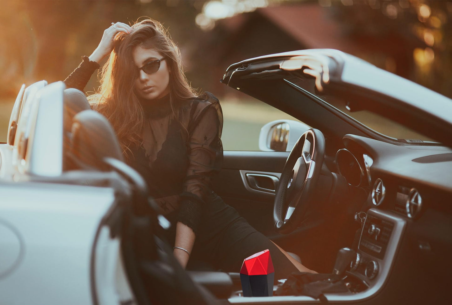 Ginsco Car Trash Can Cup Holder, Mini Car Trash Can with Lid, Car Accessories for Interior, Leakproof Small Trash Cup for Car, Home with Additional 2 ABS Hooks and 90pcs Trash Bags Red