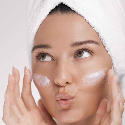 Organic Elle Moisturizer – Advanced Peptide & Hyaluronic Firming Face Cream with Botanical Extracts, Avocado & Jojoba Oil – Hydrating, Anti-Aging, Fragrance-Free for All Skin Types