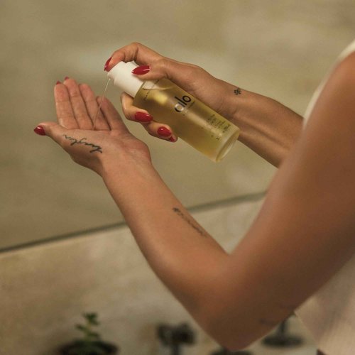 Alo Head-to-Toe Glow Oil + Travel | Glow-Boosting Natural Dry Body Oil | Jojoba, Amla, Aloe & Vitamin E | Hydrates & Nourishes Skin | Citrus Scent | 3.2 + 0.7 Oz