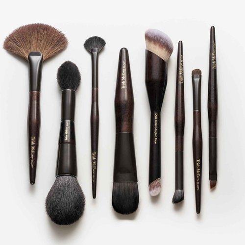 Trish McEvoy Brush 23 Angled Crease Contour
