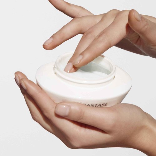 Kerastase Nutritive Masquintense Riche Hair Mask For Medium to Thick Dry Hair - Deeply Nourishes With Plant-Based Proteins & Niacinamide, 6.8 Fl Oz