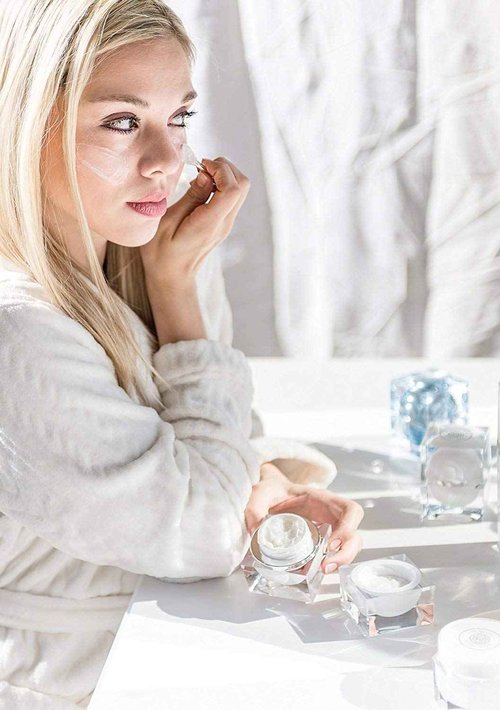 Forever Flawless HYDRA-AM Anti-Wrinkle Daily Moisturizer Cream. White Diamond Daily Moisturizer for Maximum Hydration and Flawless Look!