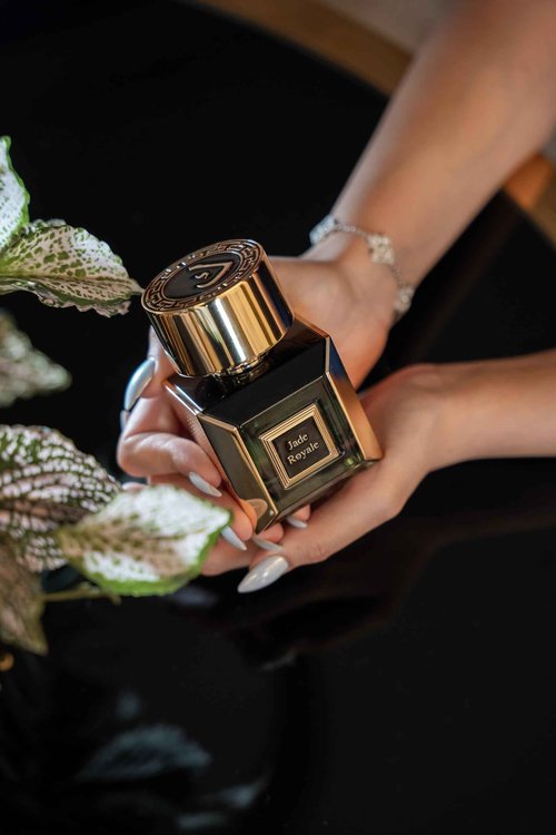 KORBAJ PARFUMS Jade Royale - Arabian Perfume for Women and Men, Extrait de Parfum Mens Cologne with Bergamot Sweet Orange Lemon- Cashmere Wood, Tonka Bean- Ambergris White Musk Patchouli Perfume 100ml