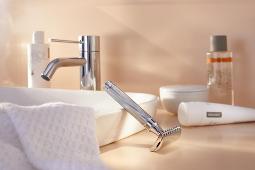 MÜHLE R 89 Shaving Set 5 Pieces - Safety Razor with Closed Comb Chrome-Plated Metal Blade, Cream, Cloth - Silver