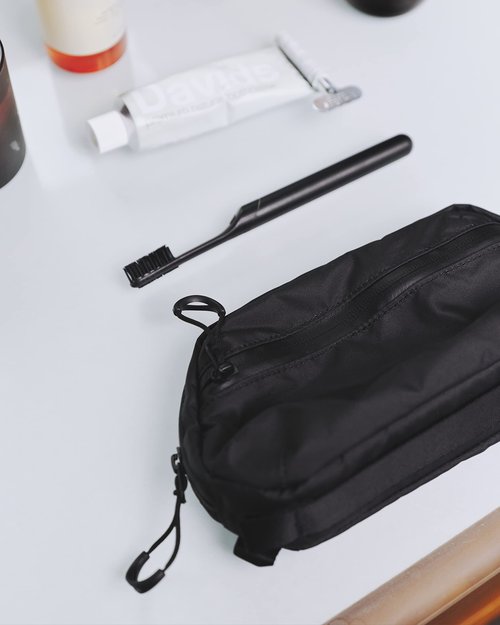 WANDRD Toiletry Bag, Medium - Makeup Organizer and Travel Bag for Travel Essentials