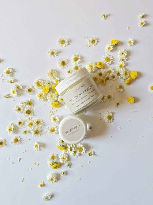 MIRACLE MOISTURIZER CREAM by Skincando 2 0z – All Natural - Organic - Intensive Moisturizer – Contains Organic Apricot Kernel Oil –- Grapefruit Seed Extract – Lavender Essential Oil – Spearmint Oil