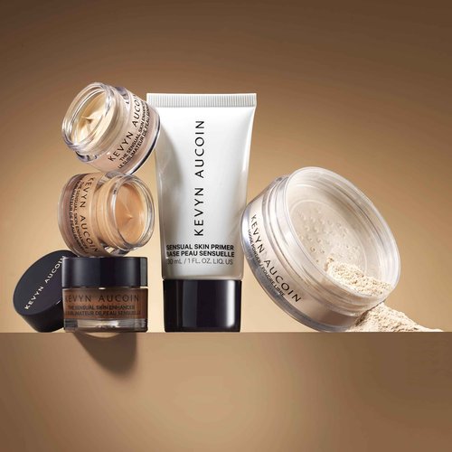 Kevyn Aucoin Smooth & Set Loose Powder with Puff: Universal shade, all skin types & tones. Sheer, lightweight, blends well, blurs imperfections, reduces shine. Makeup artist go to for even skin finish