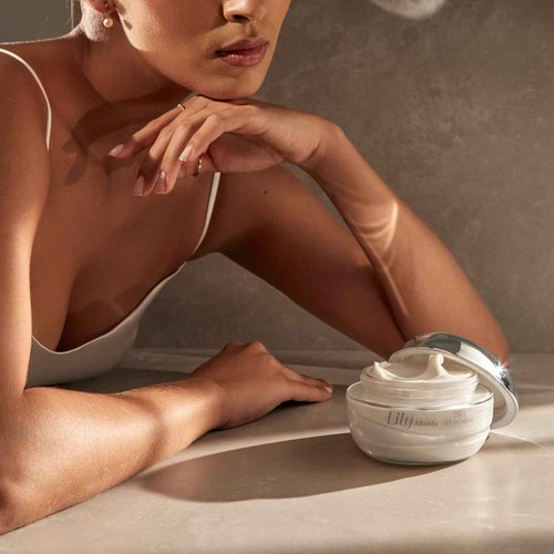 O BOTICARIO Lily Absolu Satin Hydrating Body Cream, 24 Hour Fragranced Body Butter for Dry Skin, 8.8 Ounce