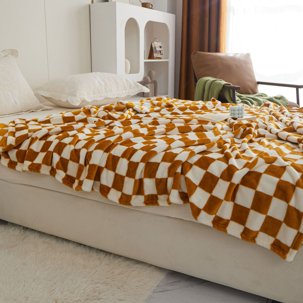 Large Flannel Blanket with Grid Pattern Thickened Soft Bedding for All Seasons