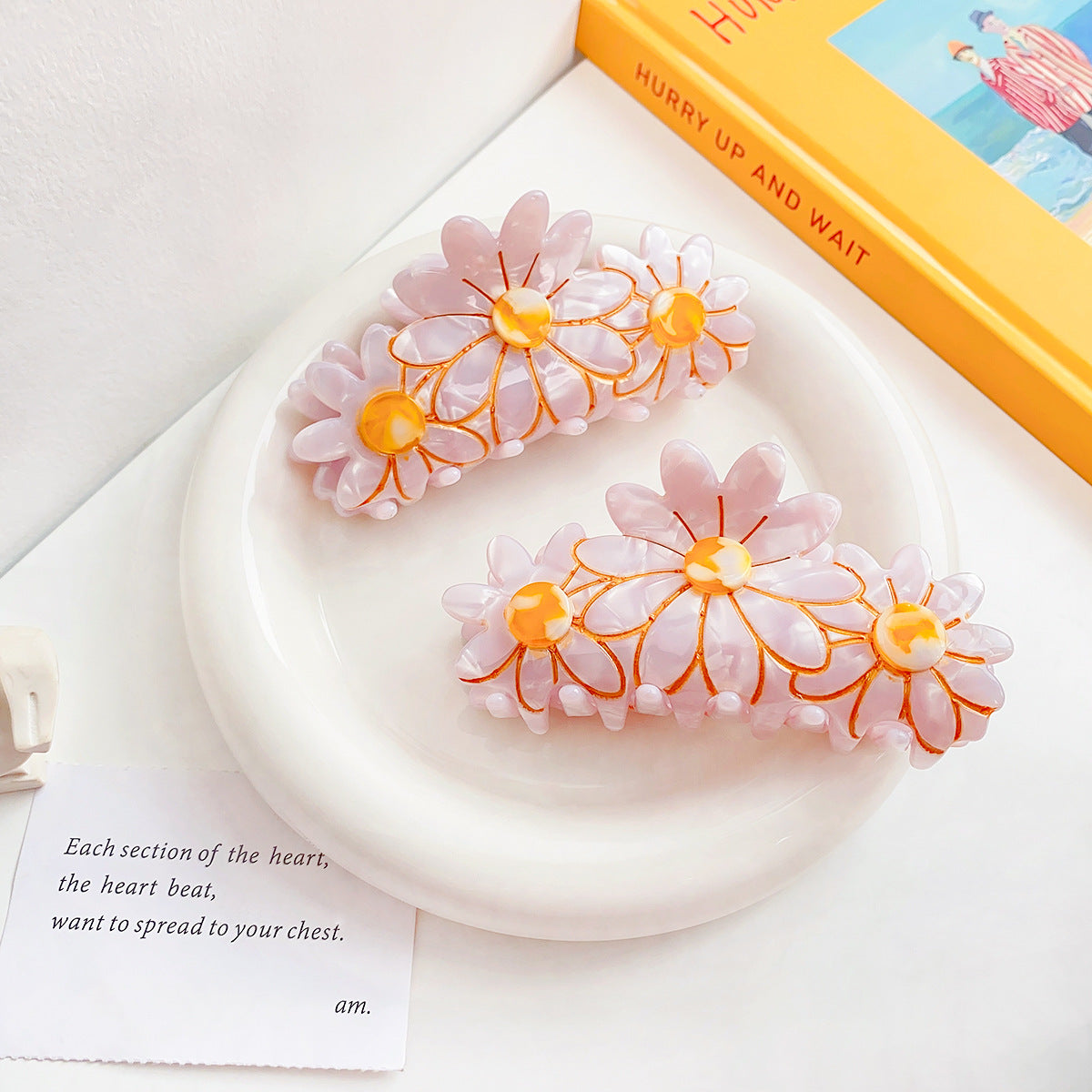 Retro Acrylic Hair Clip - Flower Design