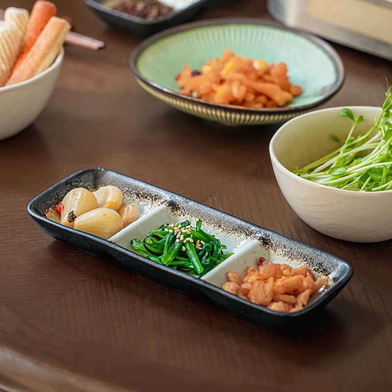 7.5-Inch Korean Ceramic Seasoning Dish with Three Grids - Retro Tableware