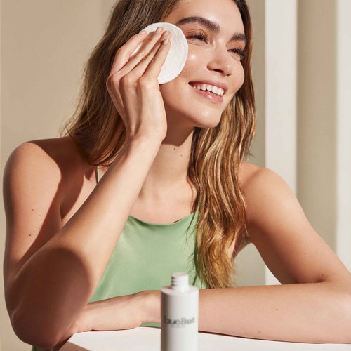 Natura Bissé Stabilizing Resurfacing Essence, PHA, AHA, BHA Daily Exfoliant Solution, Balances, Hydrates & Mattifies, For Normal, oily & acne-prone Skin, 3.5 Oz