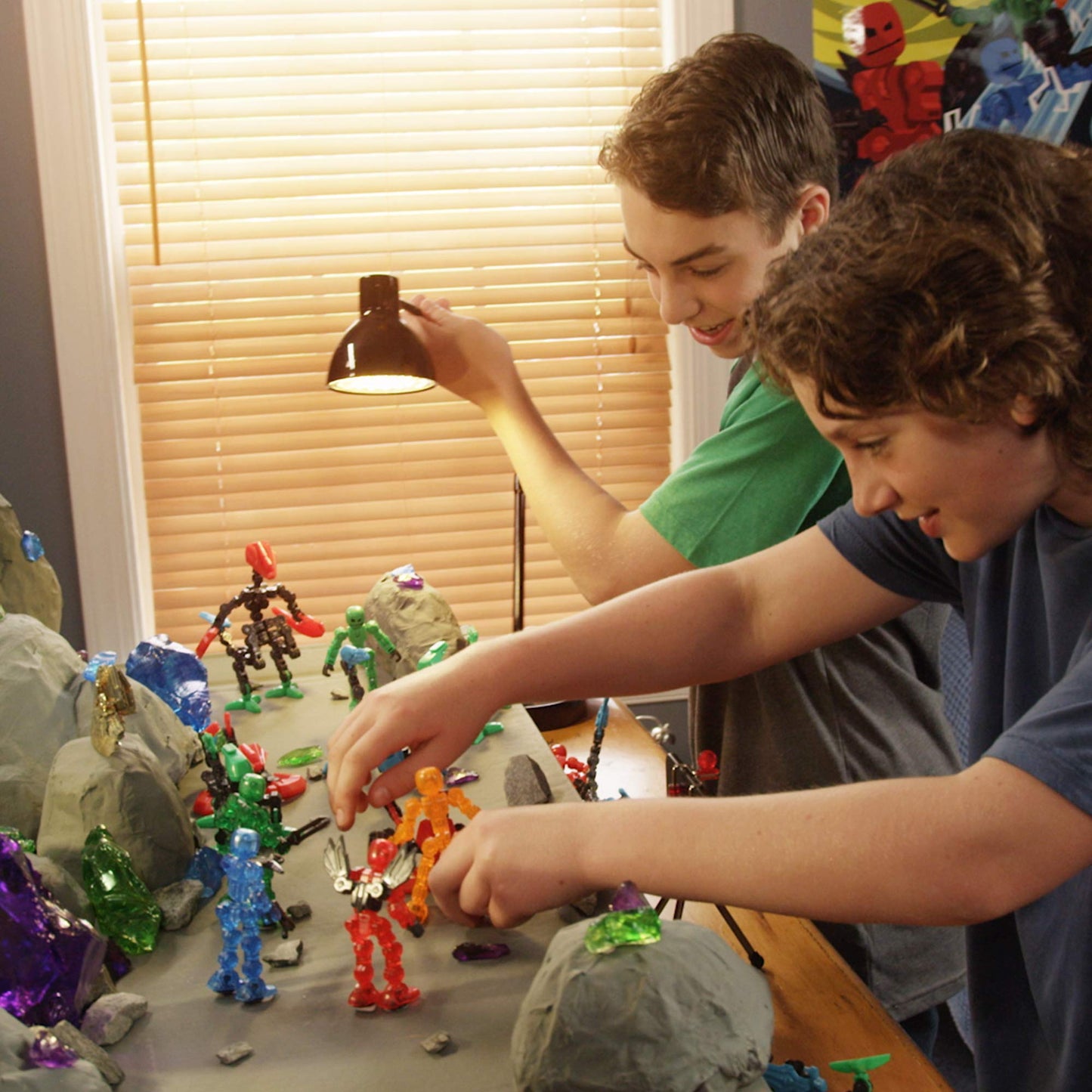 Zing Klikbot Zanimation Studio - Includes 2 Klikbots, Phone Stand/Holder and 2 Sided Backdrop Screen, for Ages 6 and Up