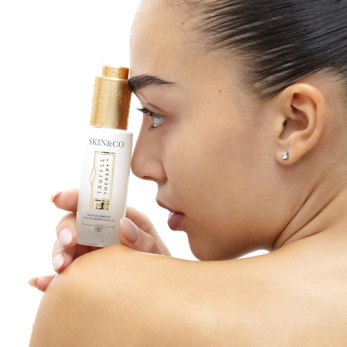 SKIN&CO Truffle Therapy Facial Oil, 1 FL OZ, For Women + Men, Providing Deep Hydration, Anti-Aging Benefits, And A Radiant Glow With Black Winter Truffle, Made in Italy