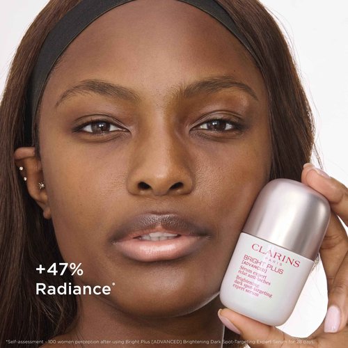 Clarins Bright Plus Serum | Visibly Brightens and Boosts Radiance | Evens Skin Tone | Targets Dark Spots | Contains Vitamin C and Niacinamide | All Skin Types | 1 Fluid Ounce