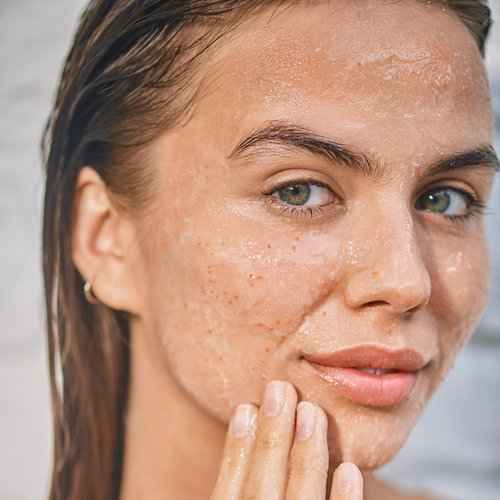 Clarins One-Step Gentle Exfoliating Cleanser | 3-In-1 Cleanser, Makeup Remover and Exfoliator | Boosts Radiance | Plant-Based Exfoliating Beads | All Skin Types | 4.3 Ounces