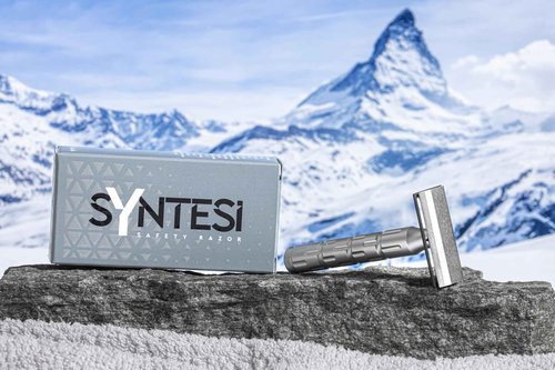 The Goodfellas’ Smile SYNTESI ALUMINUM, CNC‑Machined Double‑Edge Safety Razor – 45° Precision Angle, Ultra‑Light & Agile Design for Face Shaving, Made in Italy