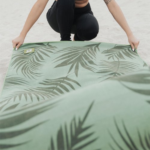 Sprints Athletic Running Towel, Full-Sized, Car Seat Cover - Performance Microfiber (Garden of Races Past)