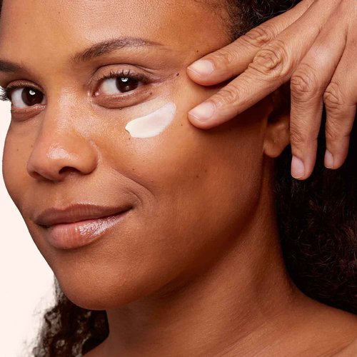 Clarins Total Eye Smooth | 2-In-1 Anti-Aging Eye Cream and 10-Minute Eye Mask | Minimizes Appearance Of Wrinkles, Dark Circles and Puffiness | Visibly Firms and Smoothes | All Skin Types | 0.5 Ounces