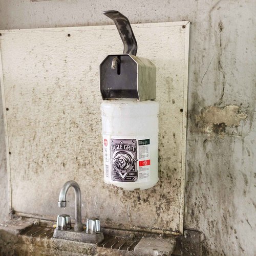 Eagle Grit Heavy Duty Industrial Hand Cleaner Wall Mount Bundle - (1 Gallon Wall Mount Refill Jug Of Eagle Grit Hand Cleaner & Wall Mounted Soap Dispenser)