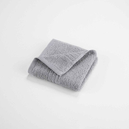 Southern Tide Oversized Bath Towel – 33" x 65" – Plush, Absorbent Cotton Blend with Intelliweave™ – Low Lint, Fade Resistant, Embroidered Skipjack Logo – Soft Coastal Comfort – Light Grey