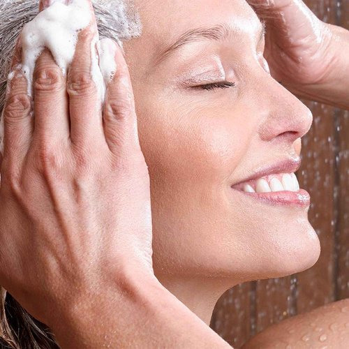 MONAT Scalp Purifying Scrub - w/Rejuveniqe® Deeply Cleanses, Purifies & Soothes Leaving Hair Cleansed & Fresh. Dissolves Dead Skin Cells & Restores Balance to the scalp. - Net Wt. 134 ml/4.5 fl. oz.