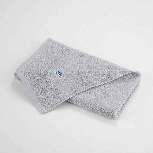 Southern Tide Oversized Bath Towel – 33" x 65" – Plush, Absorbent Cotton Blend with Intelliweave™ – Low Lint, Fade Resistant, Embroidered Skipjack Logo – Soft Coastal Comfort – Light Grey