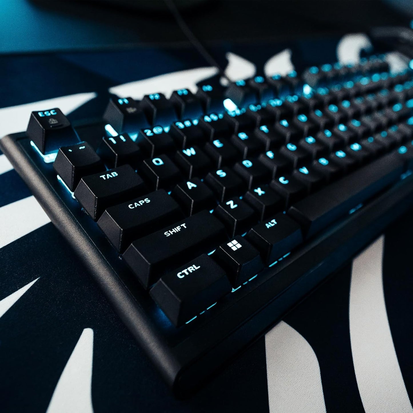 Alienware Low-Profile RGB Gaming Keyboard AW510K Light, Alienfx Per Key RGB Lighting, Media Controls and USB Passthrough, Cherry MX Low Profile Red Switches, Lunar light