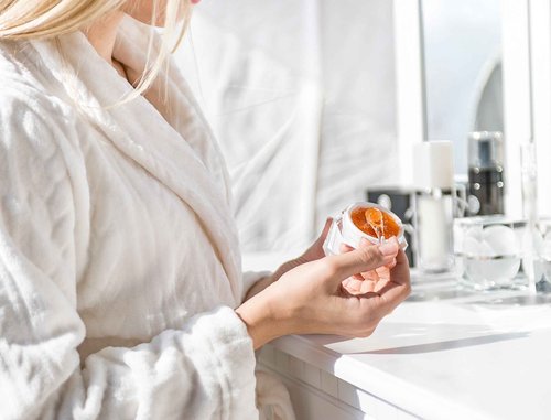 Forever Flawless Diamond Infused Facial Peeling Gel. New & Improved Formula for Best Exfoliation, Microdermabrasion, Purification & Detox for a Flawless, Glowing Skin.