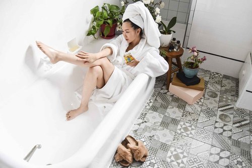 UMA Absolute Anti-Aging Body Oil | 100% natural & non-toxic | Ayurvedic Body Oil for Minimizing Wrinkle & Dark spots | For a Brighter, Firmer, & Hydrating look | (3.4 fl. oz.)