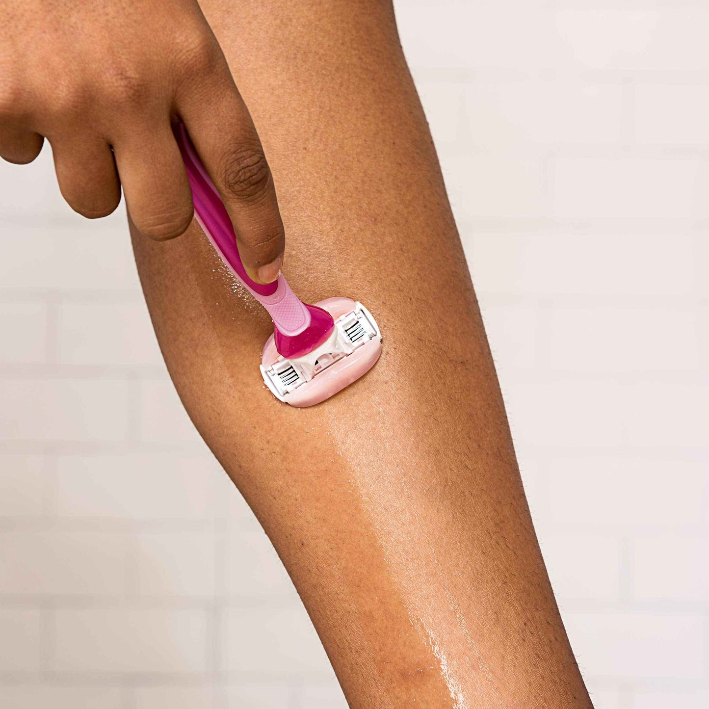 Gillette Venus ComfortGlide White Tea Scented Women's Disposable Razors, 4 Count