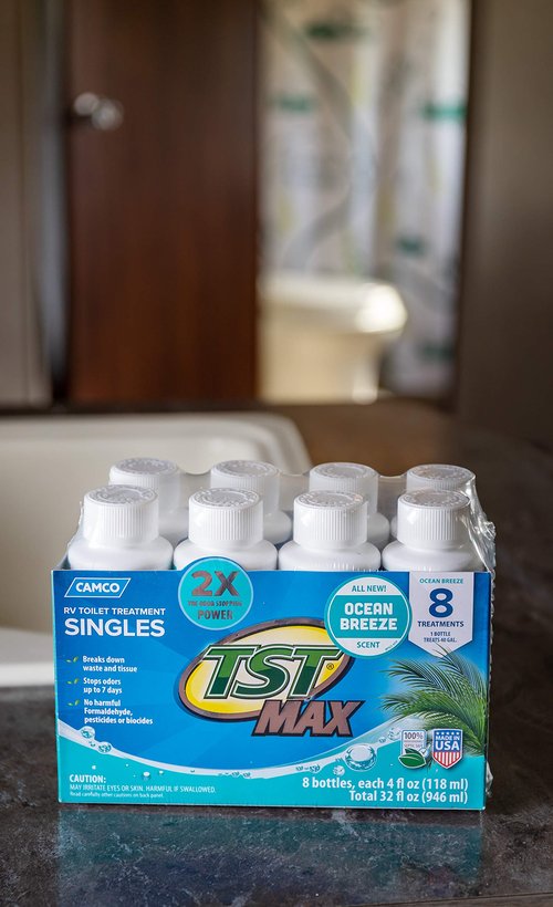 Camco TST MAX RV Toilet Treatment - Formaldehyde Free - Breaks Down Waste And Tissue - Septic Tank Safe - Treats up to 8-40 Gallon Holding Tanks -Ocean Breeze Scent, (8) 4 oz Bottles (41610)