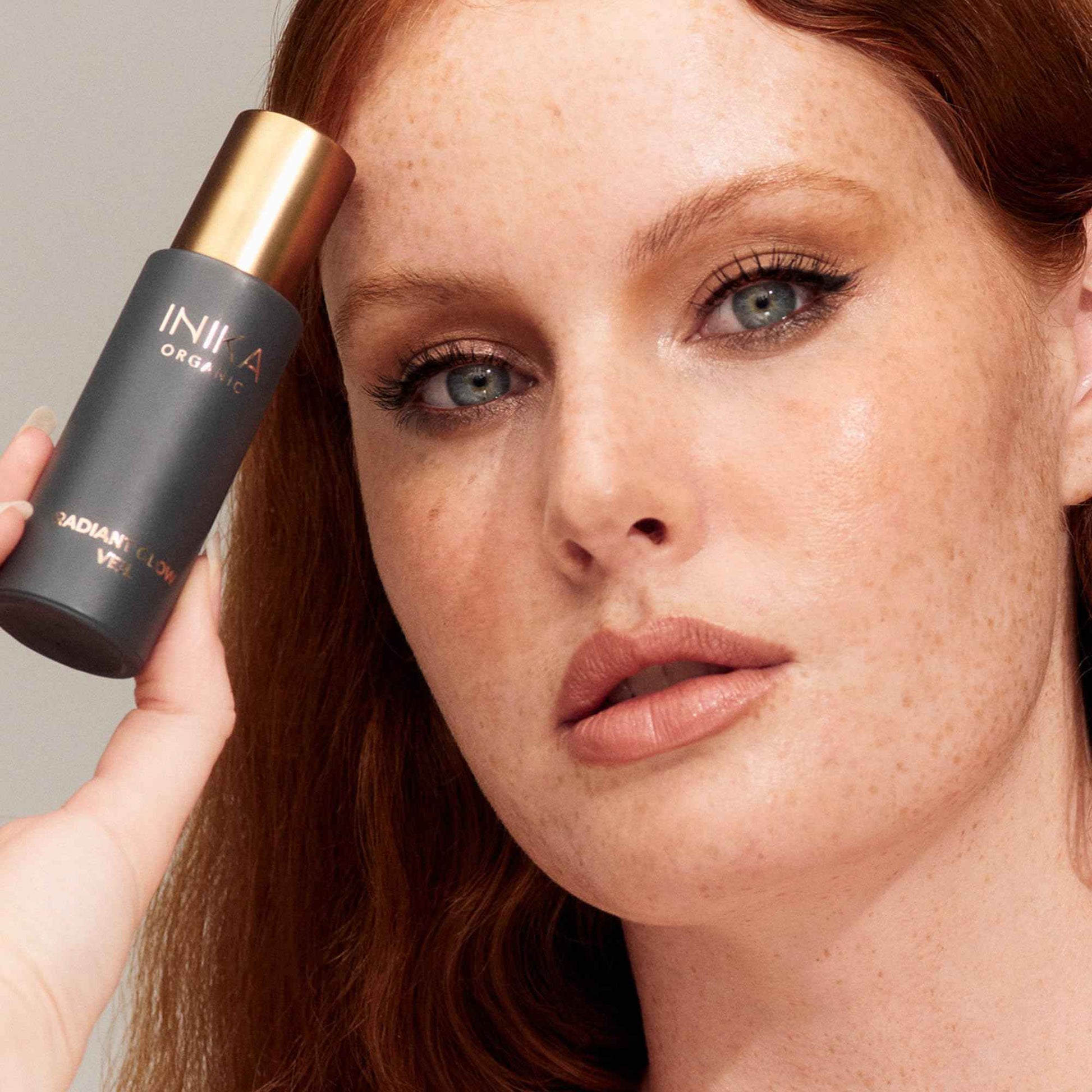 INIKA Organic Radiant Glow | Illuminate & Prime. Dewy, radiant Finish. Beautifying Primer, Nourishing Moisturiser, Finishing Highlighter. 100% Natural, 72% Organic Ingredients. Alcohol Free. 30mL