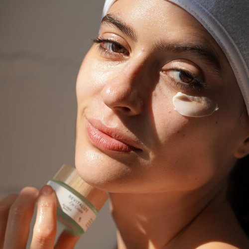 Aloisia Beauty REVITALIZE Eye Cream - Intensive Hydrating Treatment for Youthful Eyes, Brightening Eye Cream helps Reduce Dark Circles and Puffiness for an Illuminated and Revitalized Appearance.