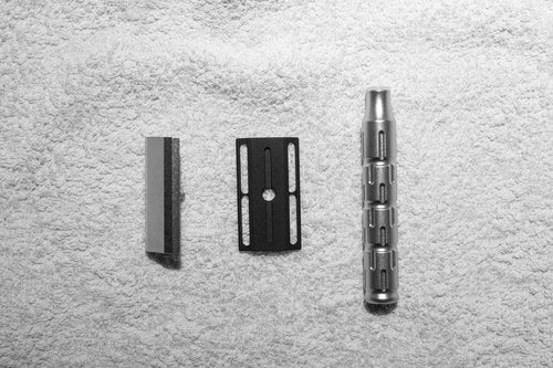 The Goodfellas’ Smile SYNTESI ALUMINUM, CNC‑Machined Double‑Edge Safety Razor – 45° Precision Angle, Ultra‑Light & Agile Design for Face Shaving, Made in Italy